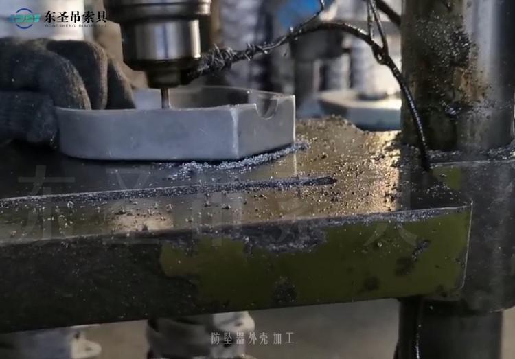 通過高空作業(yè)人體防墜器表面情況對其做一個基本的質(zhì)量判斷